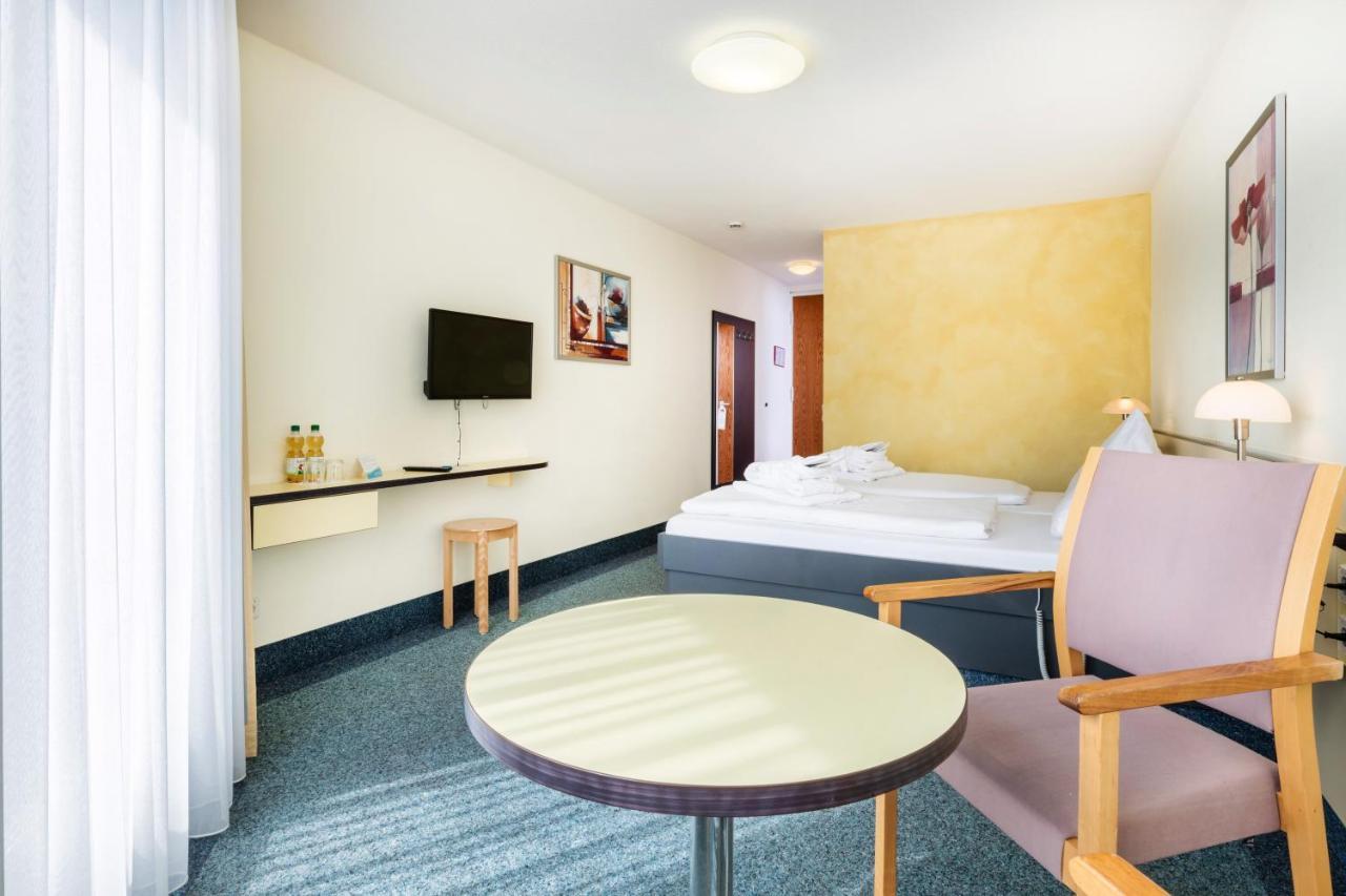 Thermenhotel Gesundheits-Бад-Бухау Экстерьер фото