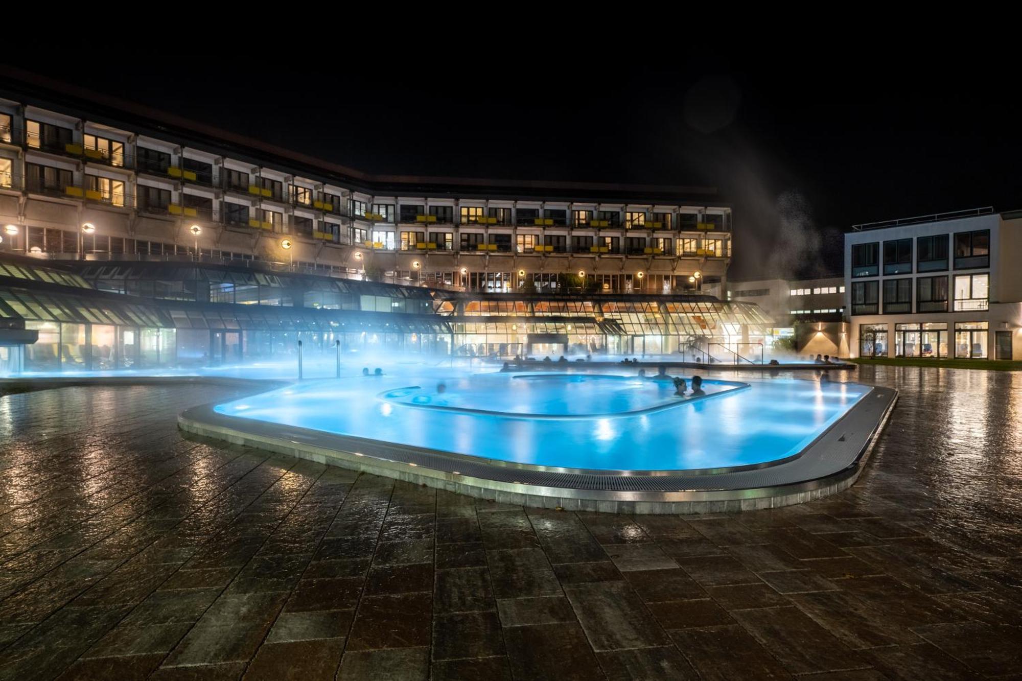 Thermenhotel Gesundheits-Бад-Бухау Экстерьер фото